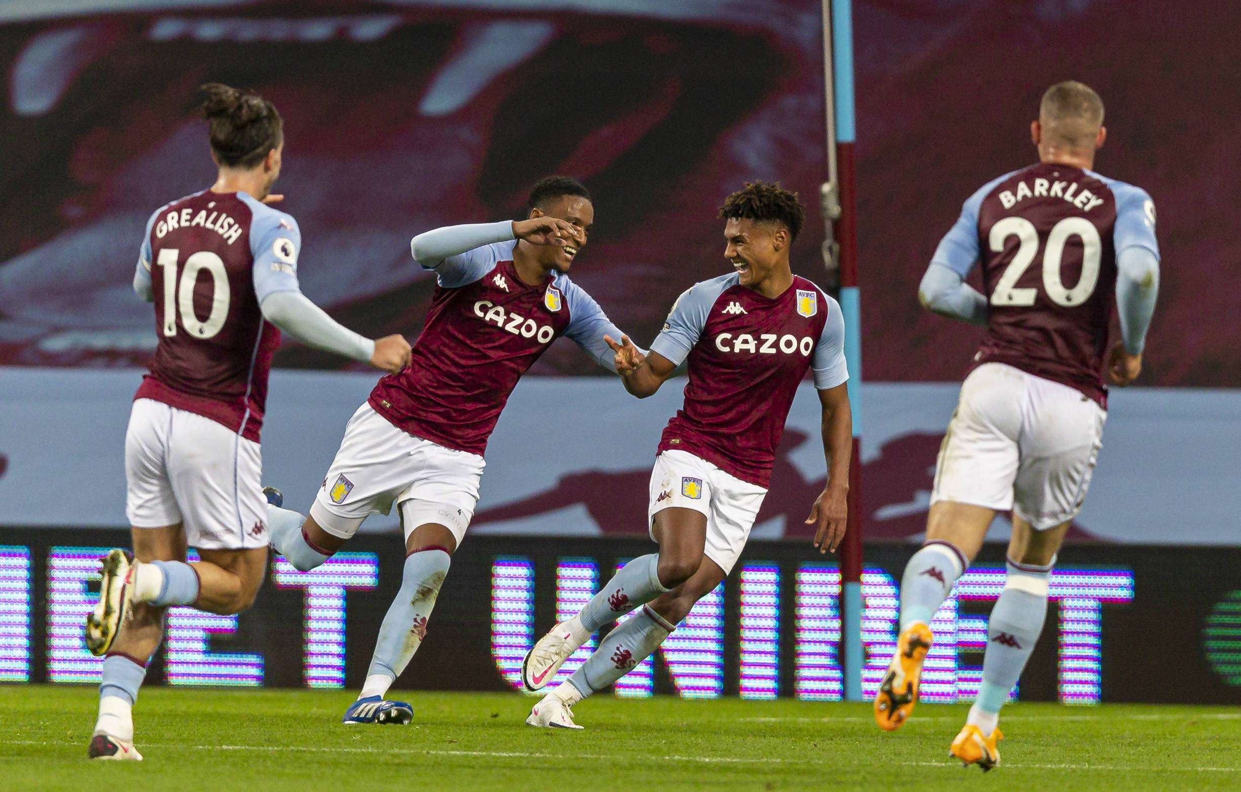 不和谐，太阳报：拜仁球迷在赛前与现场警察和安保发生冲突